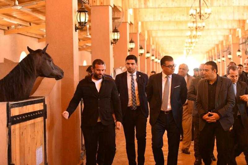وزير الزراعة الأردني يتفقد أحد مزارع الخيول العربية الأصيلة