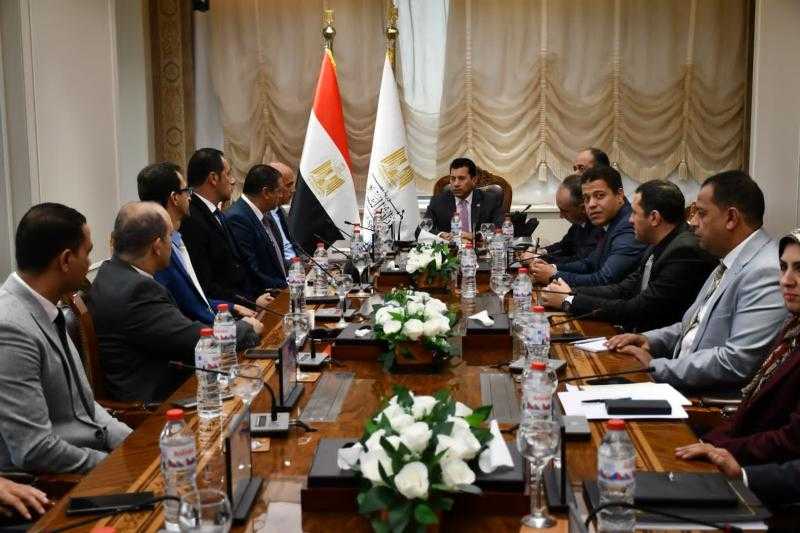 وزير الشباب والرياضة يستقبل مجلس إدارة الاتحاد المصري للتجديف الجديد