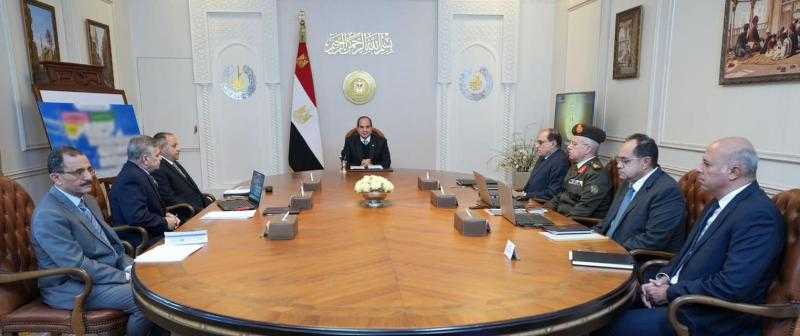 السيسي يطلع على الجهود المبذولة لدفع عجلة التنمية في محور قناة السويس