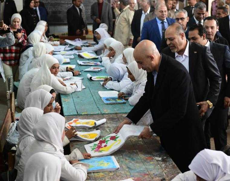 وزيرا التعليم والعمل يتفقدان عدة مدارس لمتابعة انتظام سير العام الدراسي بمحافظة قنا