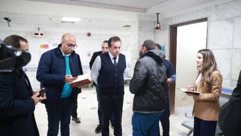 وزير الصحة يتفقد مستشفى شبرامنت المركزي ويحيل مديره للتحقيق