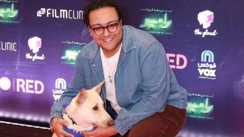 ظهور الكلب.. لقطات على السجادة الحمراء لفيلم “البحث عن منفذ لخروج السيد رامبو”