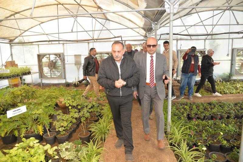 محافظ أسيوط ورئيس الجامعة يتفقدان المزارع والوحدات الإنتاجية المختلفة التابعة لكلية الزراعة