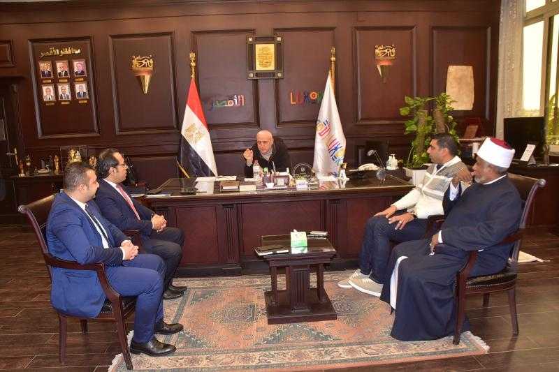 محافظ الأقصر يستقبل مدير فرع الهيئة العامة للرعاية الصحية الجديد