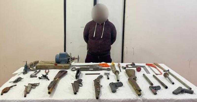 ضبط ورشة لتصنيع الأسلحة النارية يديرها عاطل بحوزته 10 قطع سلاح بالإسماعيلية