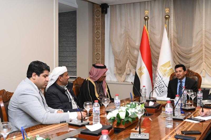 وزير الشباب والرياضة يلتقي رئيس الاتحاد المصري للهجن لبحث آخر الاستعدادات لإقامة بطولتي الأقصر والعلمين