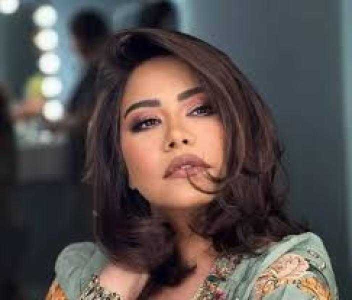 شيرين عبدالوهاب تعلن استعادة حسابها الرسمي على إنستجرام