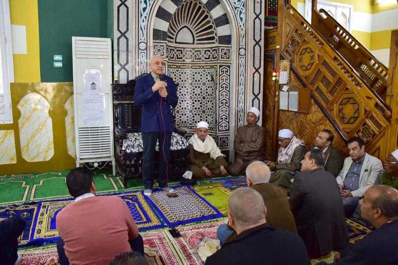 محافظ الأقصر يتابع أعمال تطوير ساحة مسجد السيد يوسف...وتغيير الأرضيات وزيادة كشافات الإضاءة وإقامة سور حول الساحة