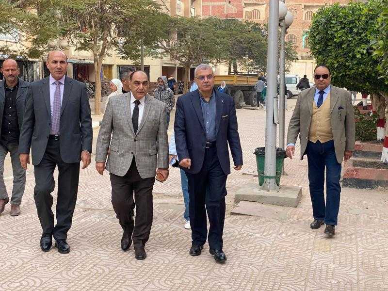 رئيس جامعة الزقازيق يتفقد أعمال تطوير الحرم الجامعي ويتابع سير الامتحانات