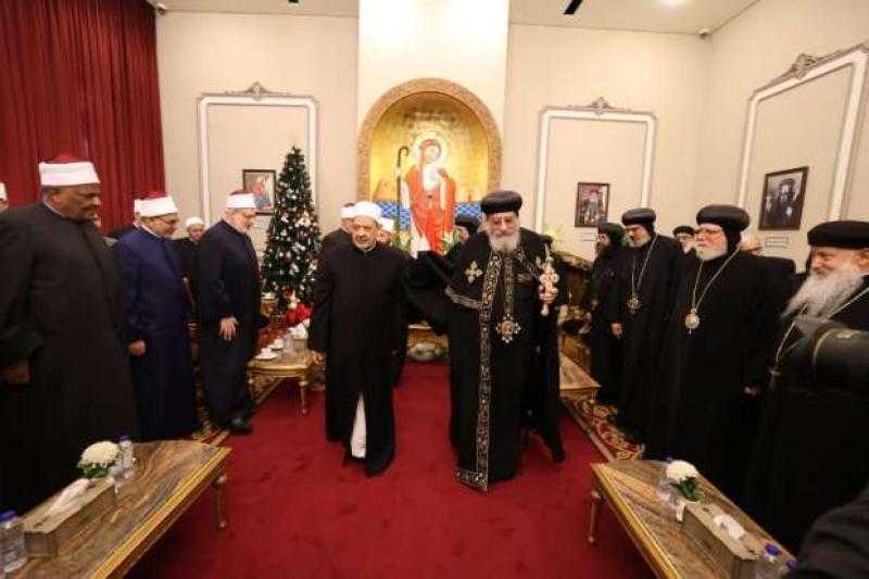 شيخ الأزهر يهنئ البابا تواضروس والأخوة المسيحين بأعياد الميلاد