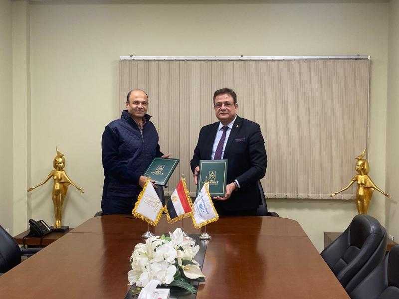 توقيع بروتوكول تعاون بين جامعة بنها الأهلية وشركة كنوز مصر للنماذج الأثرية