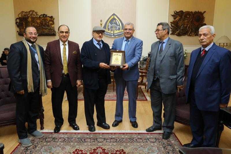 رئيس جامعة الزقازيق يستقبل مستشار الهيئة الملكية للعلا وعضو مجلس إدارة التراث بالمملكة العربية السعودية خلال زيارة لمناقشة رسالة ماجستير