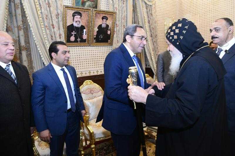 محافظ قنا يزور مطرانية الأقباط الأرثوذكس للتهنئة بعيد الميلاد المجيد