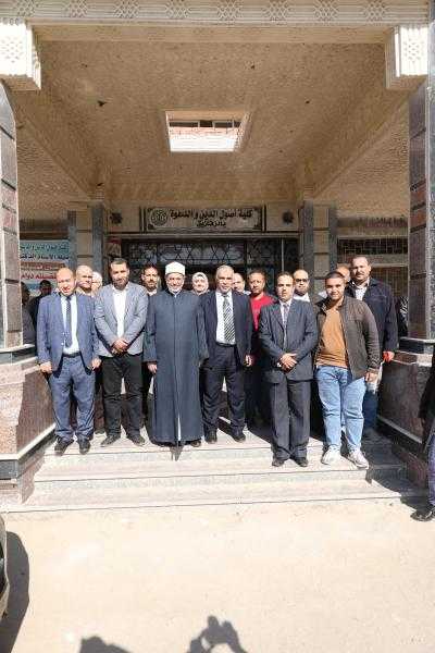 رئيس جامعة الأزهر يواصل جولاته التفقدية بمتابعة لجان امتحانات كليات الجامعة بالزقازيق