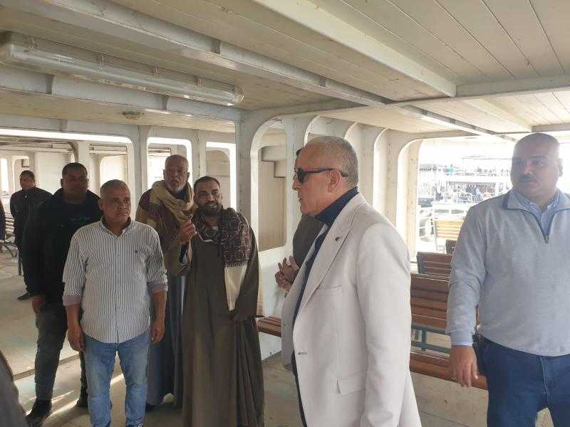محافظ الأقصر يتفقد معدية الأهالي…وأعمال مرسى اللانشات