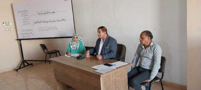 رئيس مدينة أرمنت بالأقصر يناقش نسب تنفيذ مشروعات حياة كريمة بقري المركز