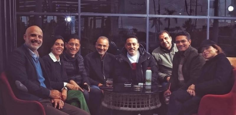 أبطال وصناع مسلسل الحب كله