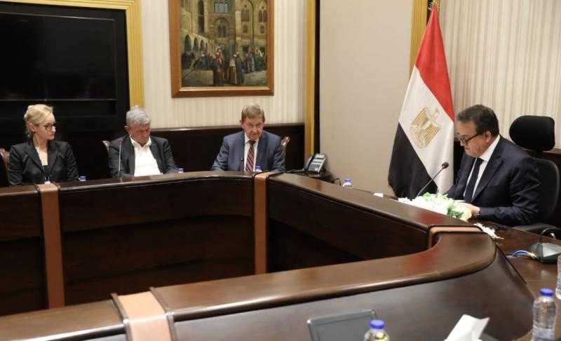 وزير الصحة يبحث مع وفد اتحاد الصناعات بولاية بافاريا الألمانية التوسع في ملف تدريب فرق التمريض وتحديث المناهج الدراسية
