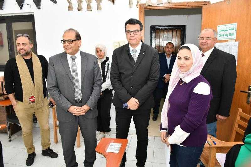 انتظام سير الامتحانات ببرامج اللغات في كلية التجارة الدولية واللغات بجامعة الإسماعيلية الجديدة الأهلية