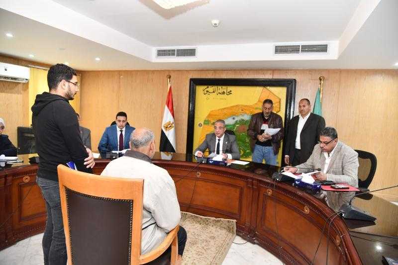 محافظ الفيوم يوجه بتوفير الرعاية الطبية والعلاج اللازم لعدد من الحالات المرضية