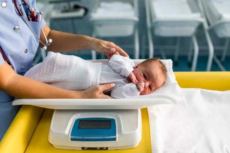 وزن الطفل الطبيعي من الولادة حتى سنة