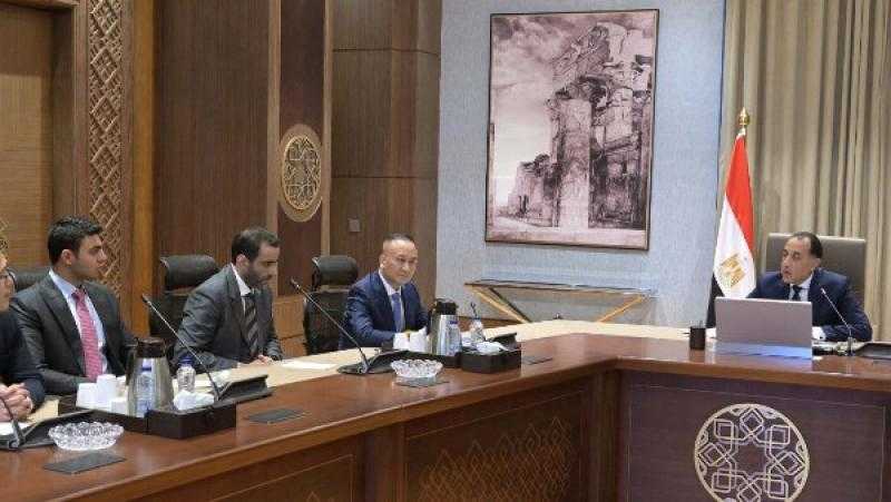 مدبولي يلتقي نائب رئيس ”مجموعة جيلي أوتو القابضة” لاستعراض خطة تصنيع السيارات بمصر
