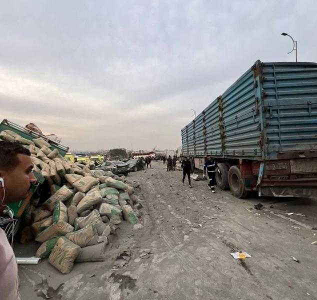 محافظة القاهرة تدفع بـ أوناش لرفع حطام سيارات حادث الأوسطي بحلوان