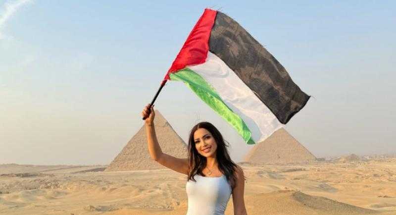 نسرين طافش تدعم فلسطين أمام الأهرامات