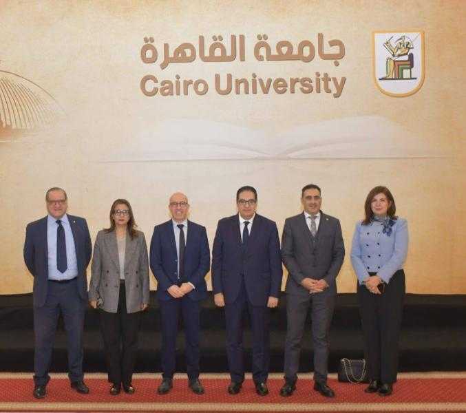 عبد الصادق يستقبل رئيس الجامعة الفرنسية في مصر لبحث تعزيز التعاون المشترك فى المجالات الأكاديمية والبحثية