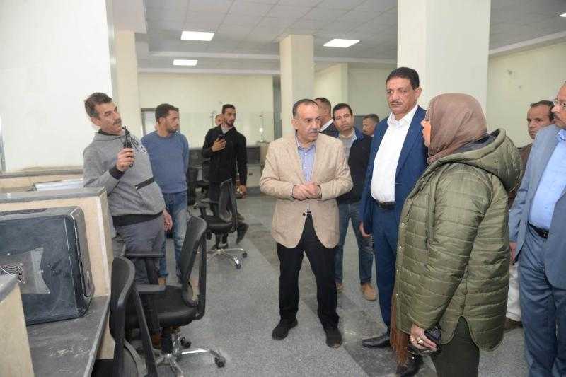 محافظ أسيوط يتفقد مجمع خدمات المواطنين بقرية أبنوب الحمام لمتابعة سير العمل
