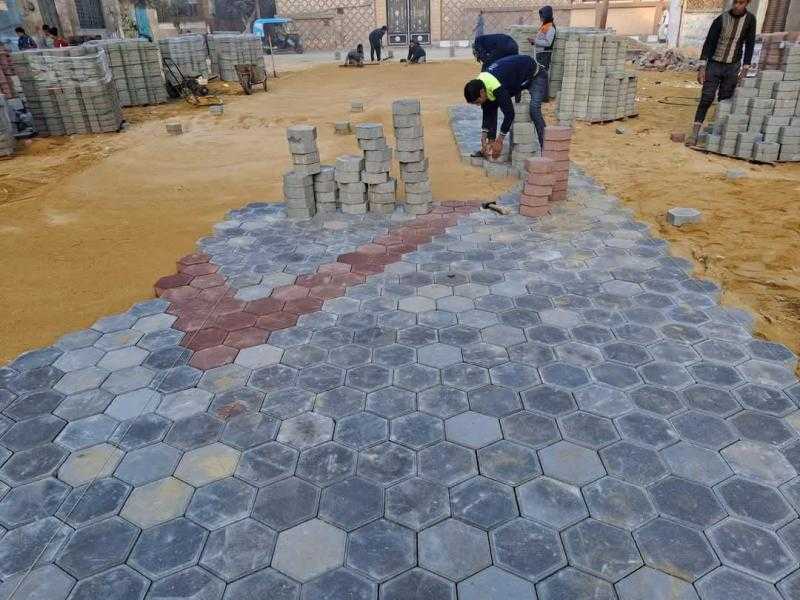 مواصلة أعمال تركيب بلاط الإنترلوك بمنطقة حي حسام كيلاني بديروط