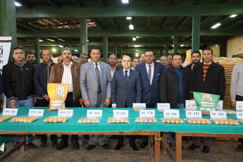 محافظ كفرالشيخ يتفقد مركز إعداد تقاوي الذرة الشامية بالبحوث الزراعية بسخا
