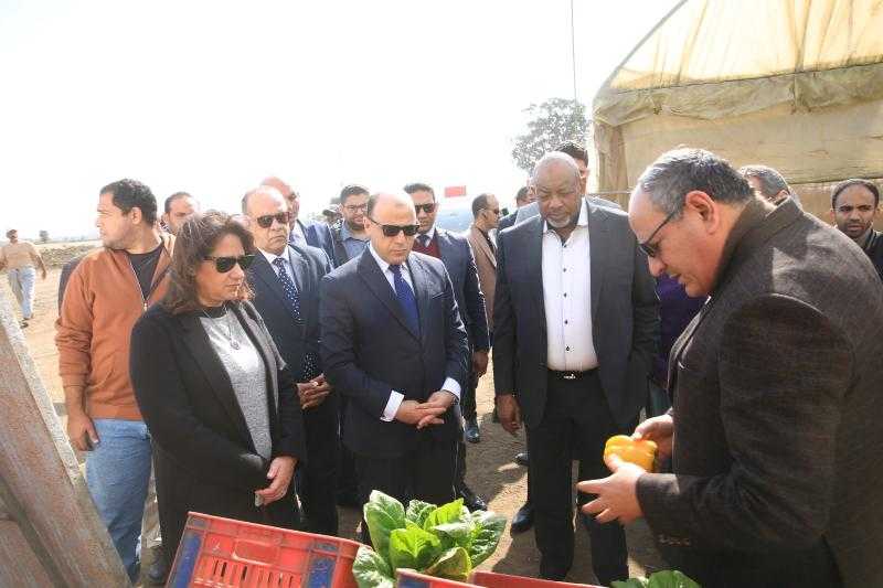 محافظ كفرالشيخ ووزير الزراعة النيجيري يتفقدان المركز الدولي للتلقيح الصناعي بسخا .. ويستعرضان تقنيات تحسين الإنتاج الحيواني