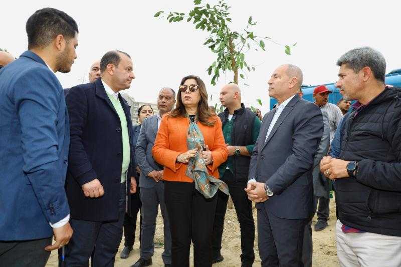 وزيرة التنمية المحلية ومحافظ القاهرة يتفقدان تنفيذ المرحلة الأولي لمشروع زراعة و تشجير الطريق الدائري بنطاق القاهرة