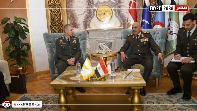 رئيس الأركان يلتقي قائد الحرس الوطني القبرصي لبحث التعاون المشترك