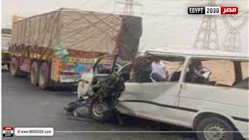 حادث تصادم تريلا مع ميكروباص