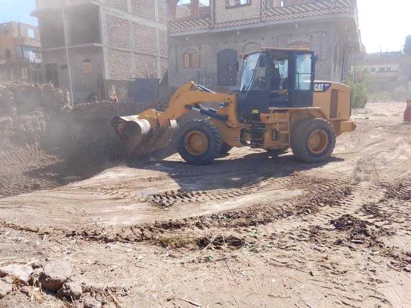 إزالة حالتي تعدي على أرض زراعية على مساحة ٤٠٠ متر بمركز أرمنت بالأقصر
