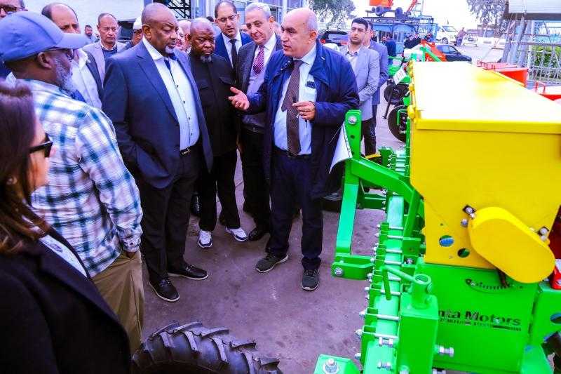وزير الزراعة النيجيري يتفقد بعض المشروعات الزراعية والبرامج البحثية  بمحافظتي كفر الشيخ والغربية