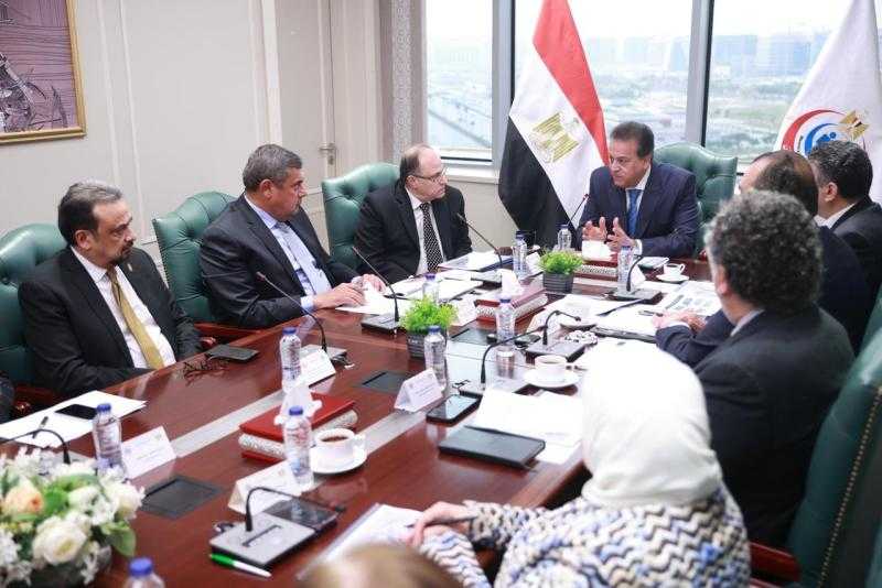 وزير الصحة والسكان يناقش الاستراتيجية الوطنية لنفاذ المستحضرات الطبية للأسواق العالمية