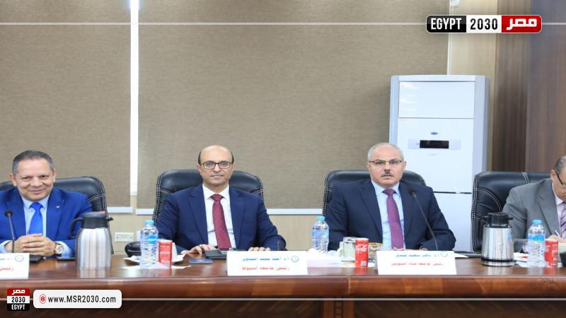 رئيس جامعة أسيوط 