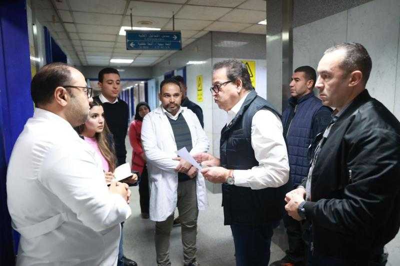 وزير الصحة يقوم بجولة مفاجئة بمستشفى جراحات اليوم الواحد بالبساتين
