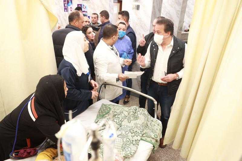 وزير الصحة يقوم بجولة مفاجئة بمستشفى النصر للتأمين الصحي بحلوان