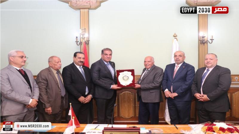 الزناتي يستقبل وفد نقابة المعلمين العراقيين
