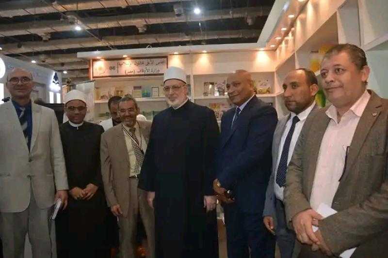 وكيل الأزهر الشريف يزور جناح المجلس الأعلى للشئون الإسلامية بمعرض الكتاب