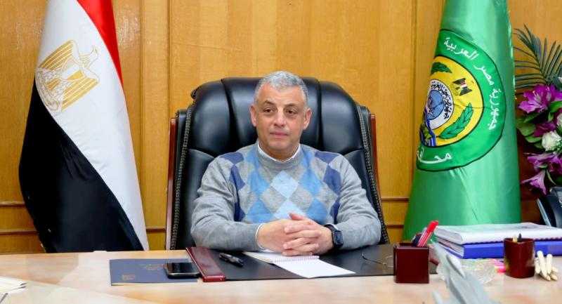 محافظ الإسماعيلية يناقش كيفية دعم الإنتاج الحيواني ومشروعات إنتاج الألبان بالقنطرة شرق
