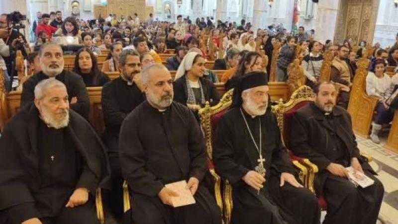 الأنبا باسيليوس يترأس عيد النور السنوي بكاتدرائية يسوع الملك بالمنيا