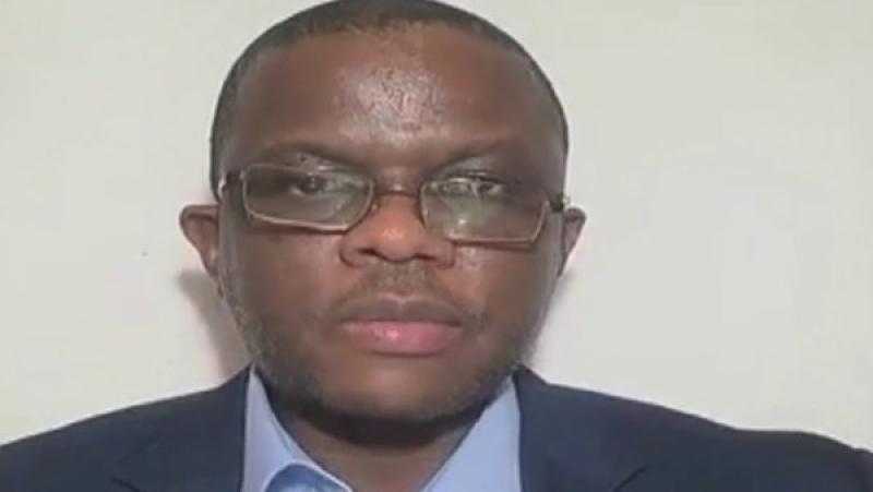 شاهد بالفيديو.. لحظة استقالة مستشار قائد قوات الدعم السريع في السودان