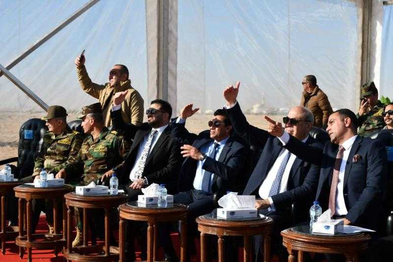 وزيرا الرياضة والطيران يشهدان التدريب الدولي بالمظلات بمطار العاصمة الدولي
