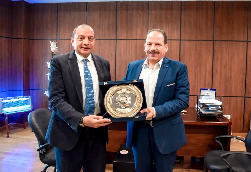 رئيس جامعة بني سويف يهنئ مدير الأمن بذكرى عيد الشرطة