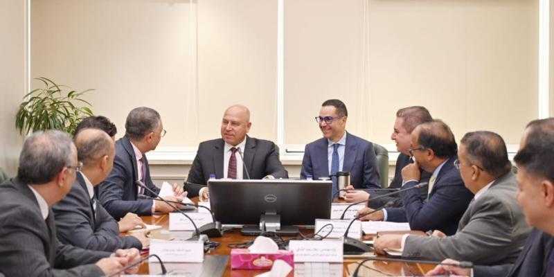 وزير الصناعة والنقل يبحث مع وزير الاستثمار والتجارة الخارجية معايير الموافقة على إنشاء المناطق الحرة الخاصة الجديدة